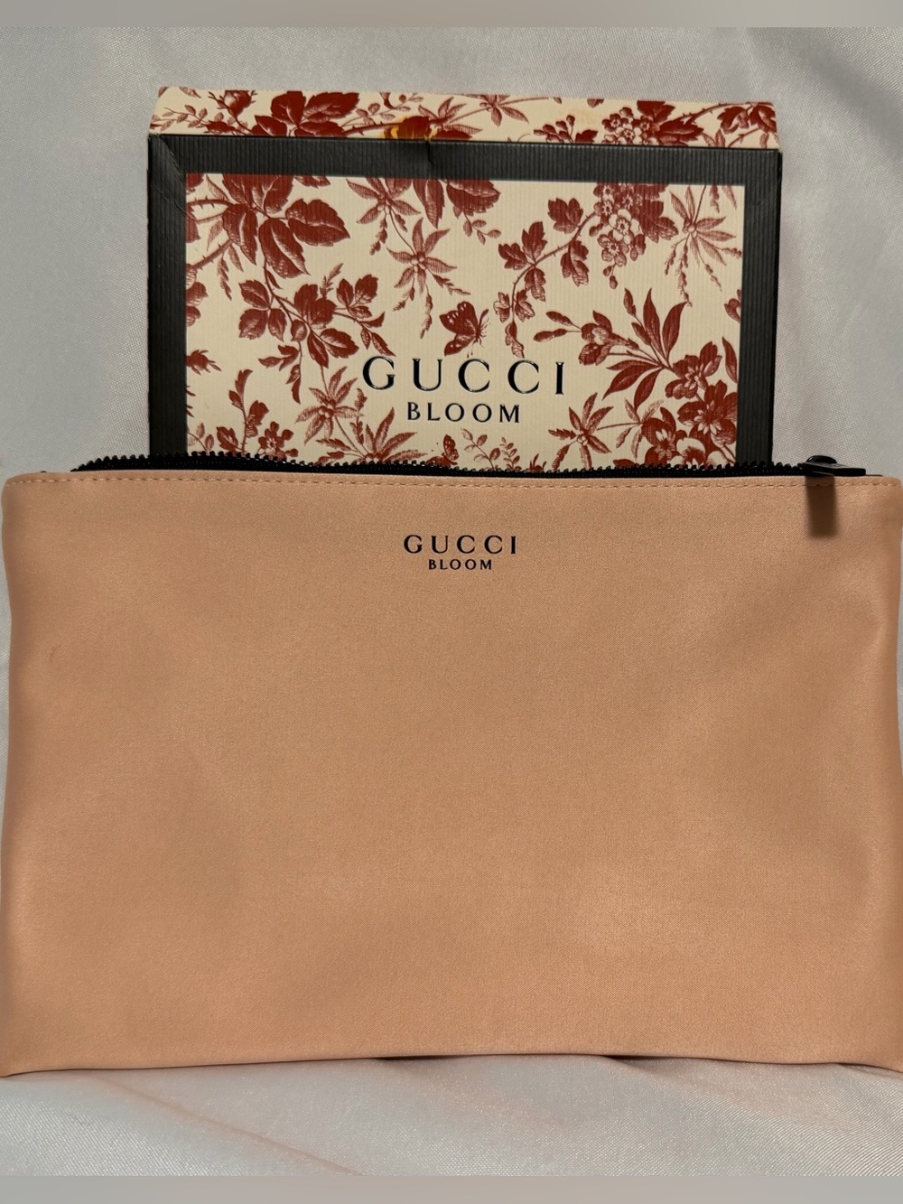 Gucci Bloom pink satin zippered pouch / cosmetic bag. New in box - Picture 6 of 10